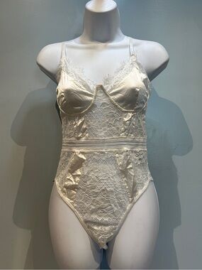 Yandy White Lace Lingerie Bodysuit Small NWOT